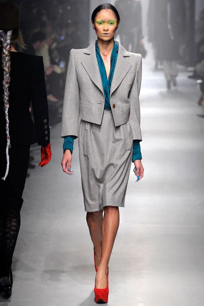 Look 13